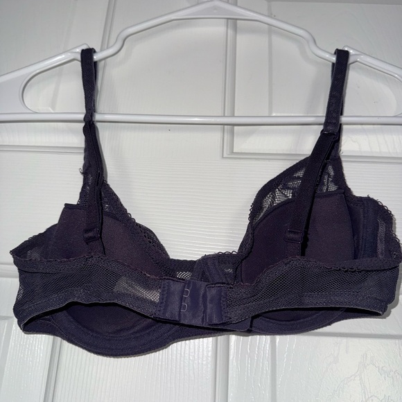 Vintage Victoria’s Secret Lace & Mesh Bra - Picture 4 of 8